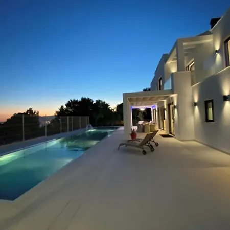 בית נופש Relax And Unwind In Our Cozy Beachside Nice Villa *