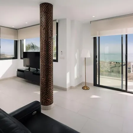 בית נופש Relax And Unwind In Our Cozy Beachside Nice Villa *