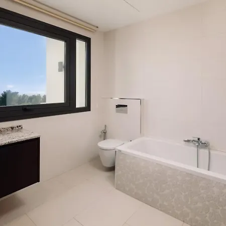 Relax And Unwind In Our Cozy Beachside Nice Villa בית נופש