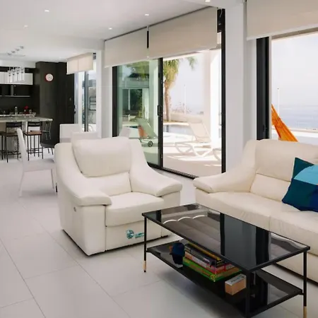 בית נופש Relax And Unwind In Our Cozy Beachside Nice Villa